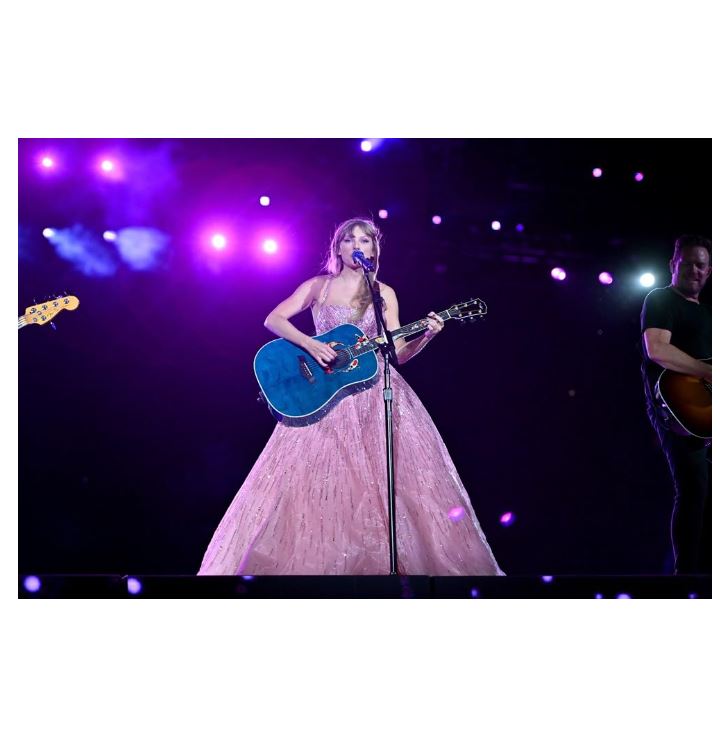 Book - Icons of Style – Taylor Swift: The Story Of A Fashion Legend-hotRAGS.com