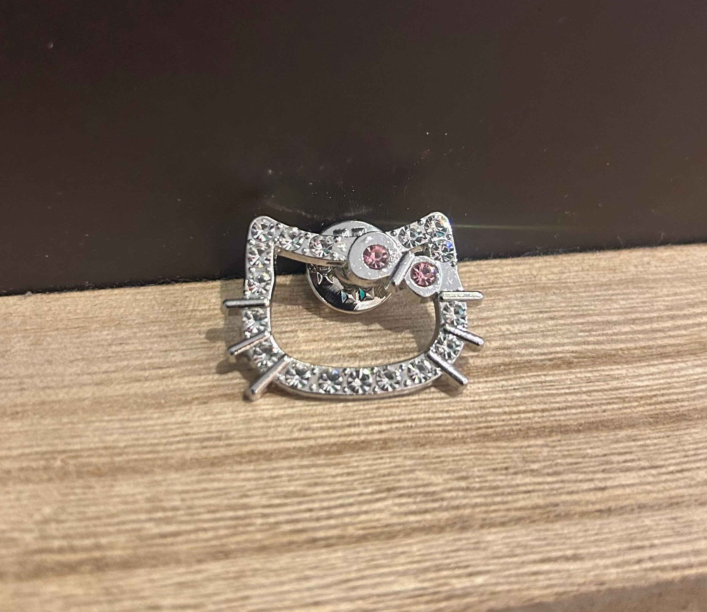 Pin- Hello Kitty - Outline-hotRAGS.com