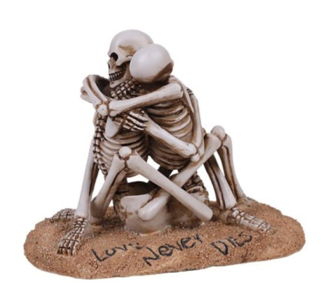 Statue Skull Couple Love Never