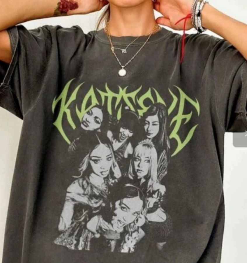 T SHIRT - Katseye Group Photo - hotRAGS.com