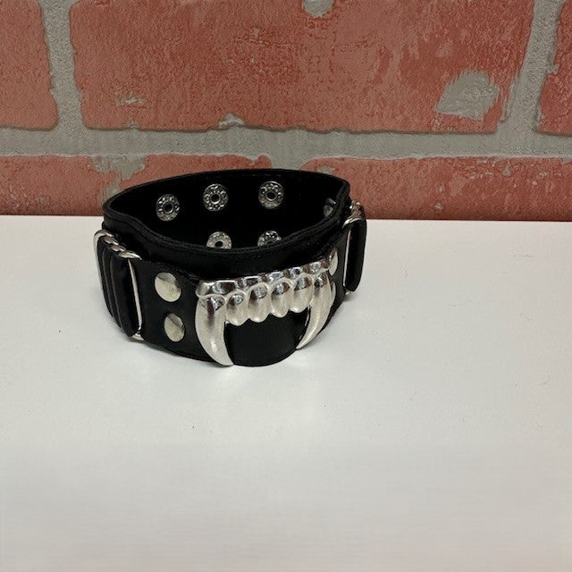 Bracelet - Leather Fangs