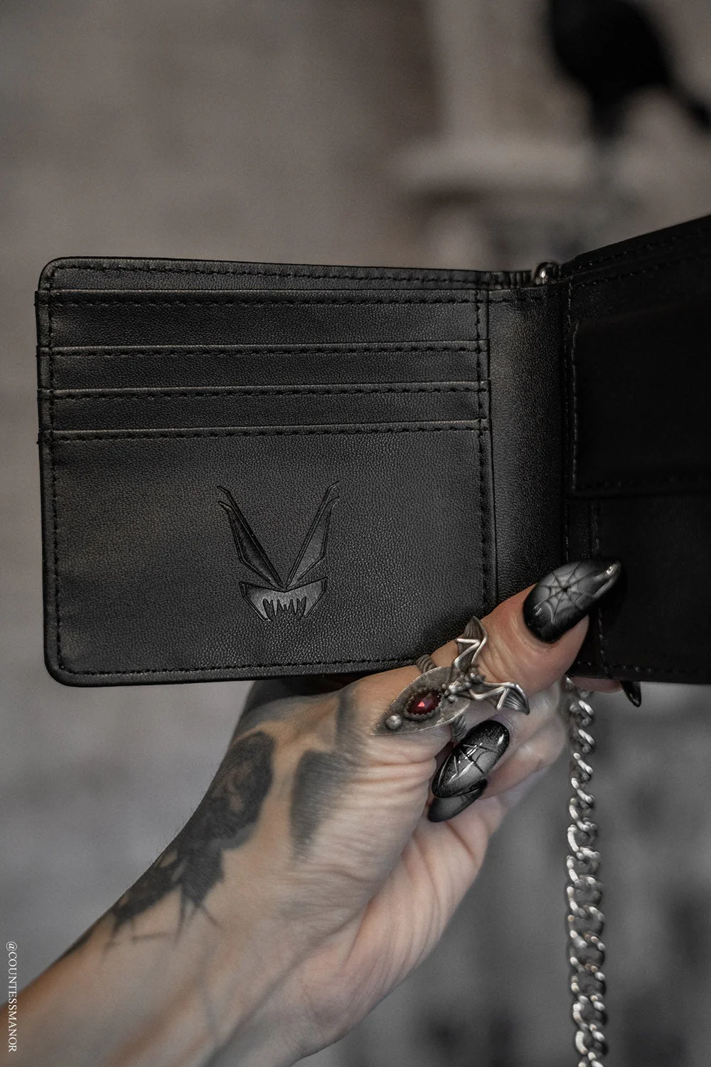 Wallet - Skull Embossed W/chain - hotRAGS.com
