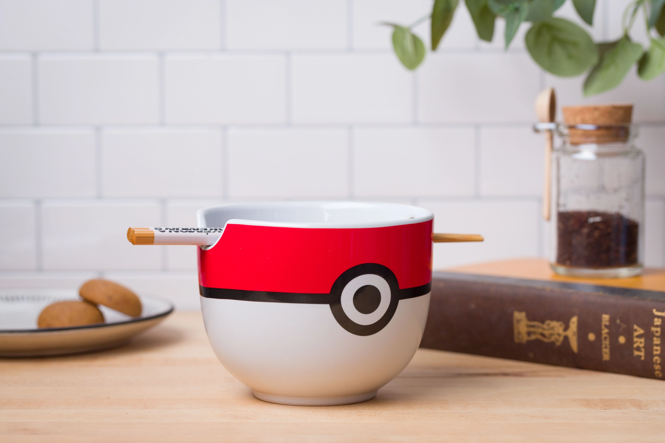 Ramen Bowl - Pokémon Pokeball - hotRAGS.com
