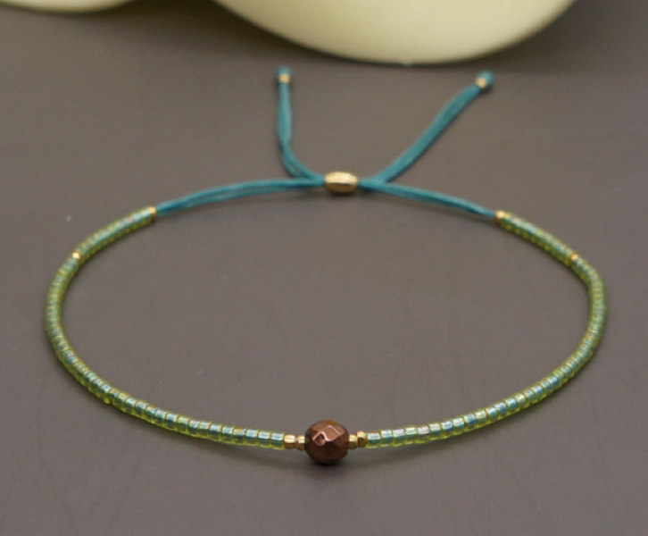 BRACELET - GREEN BEADS TIE