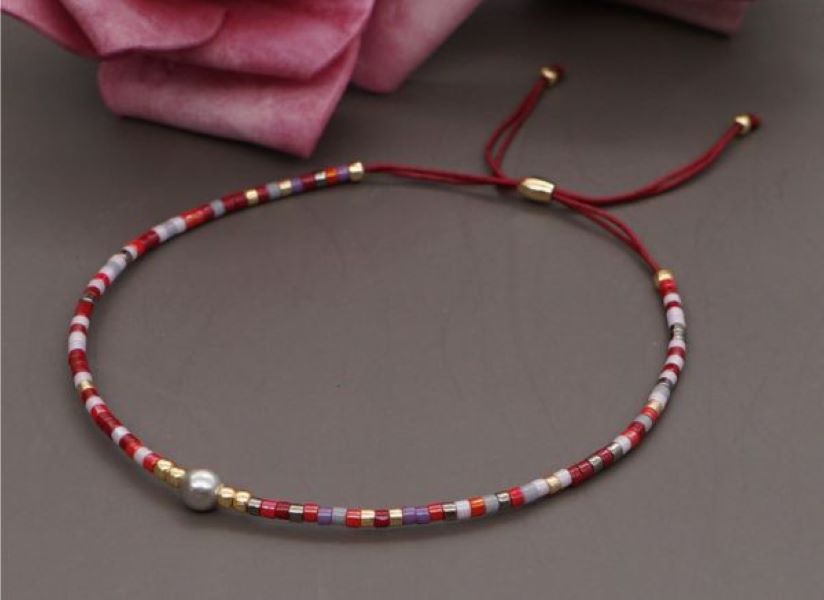 BRACELET - RED  BEADS TIE