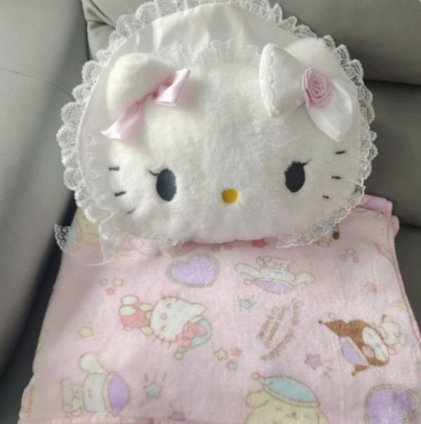BLANKET And PILLOW - HELLO KITTY SET